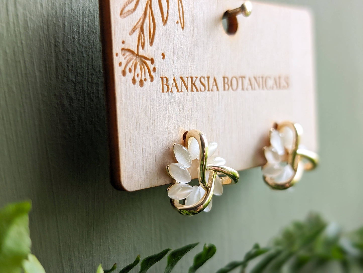 Gold Cat's Eye Pinwheel Stud Earrings