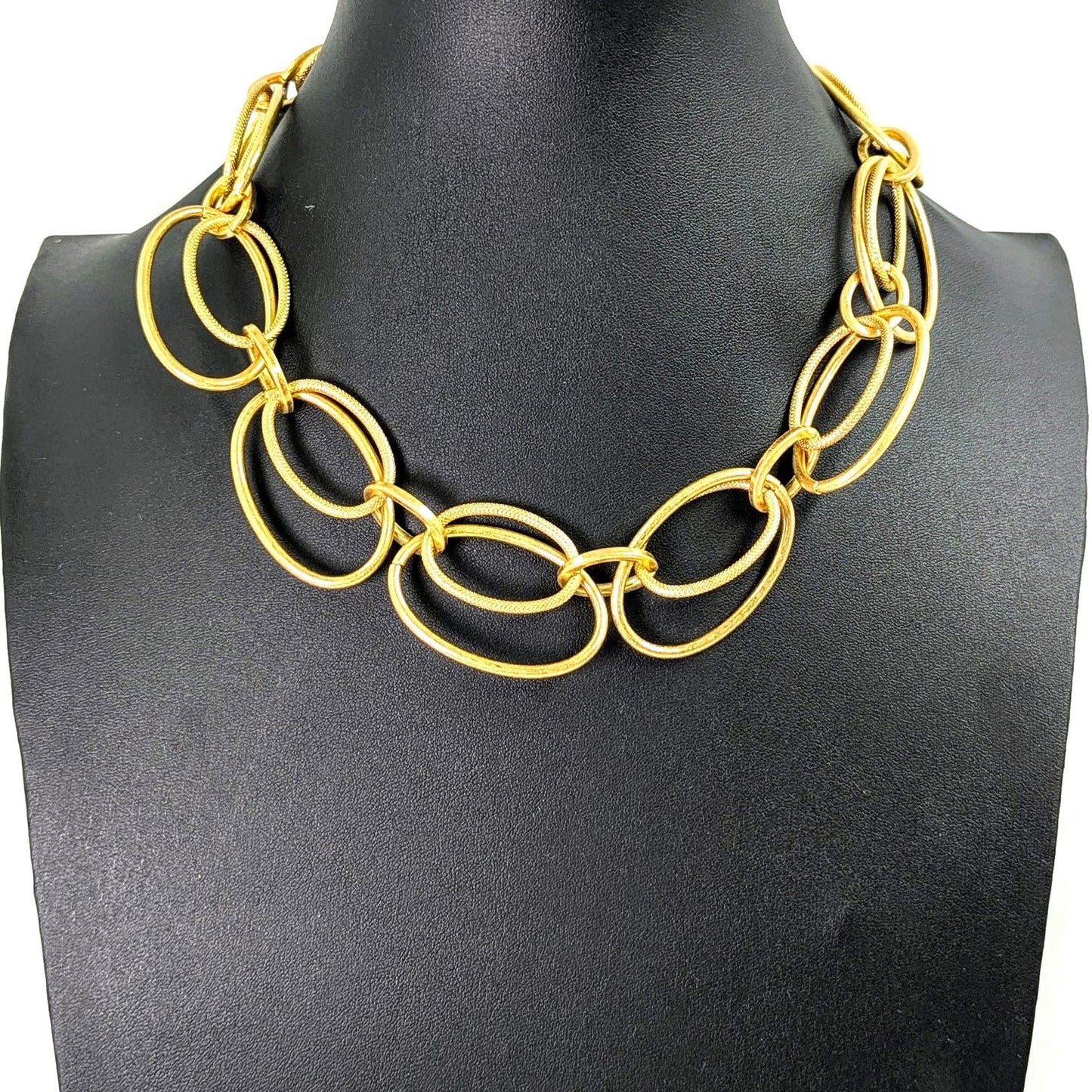 Oval links necklace with smooth and mottled texture