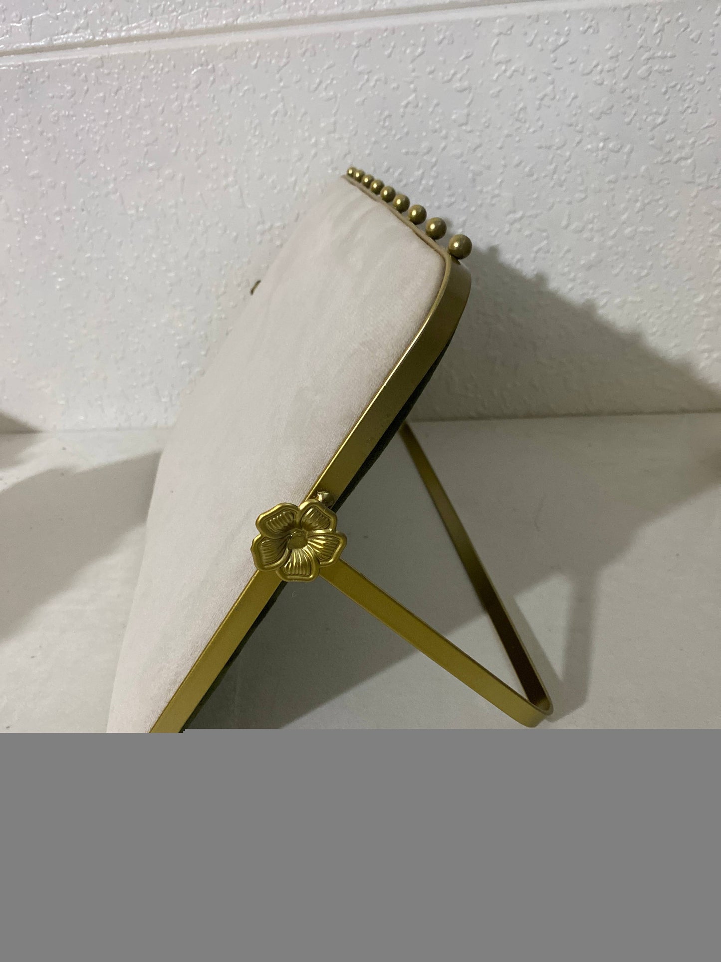 Velvet jewellery double sided stand with metal Rose side 002: Grey/Cream